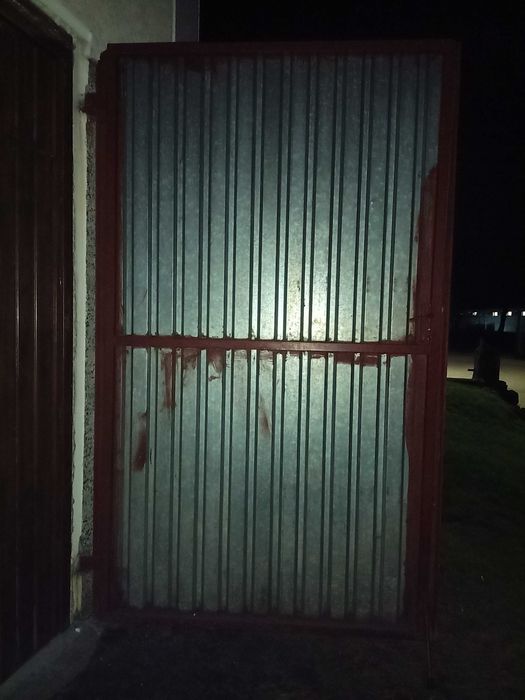 Blaszane drzwi garażowe