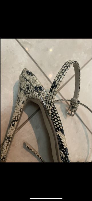 Szpilki nowe wężowe wiązane