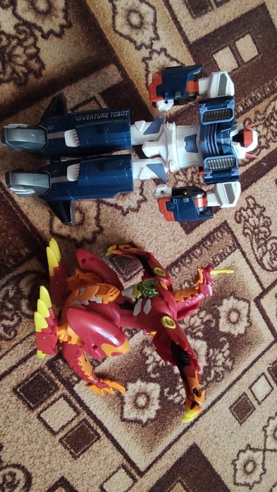 Продам 2 игрушки-трансформера.