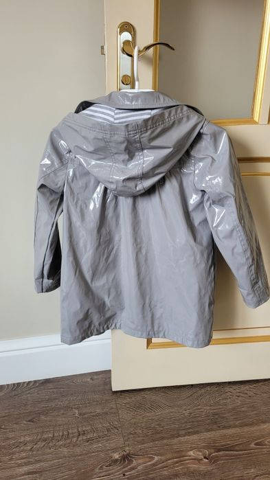 Плащ ,дощовик фірмовий.