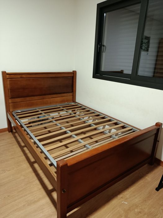 Cama casal de Madeira