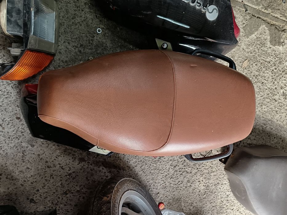Siedzenie,kanapa,fotel skóra super stan Piaggio sfera