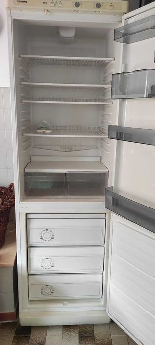 Frigorifico combinado Siemens a funcionar