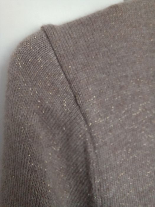 Sweterek damskize złotą nitką Nowy Reserved "S"