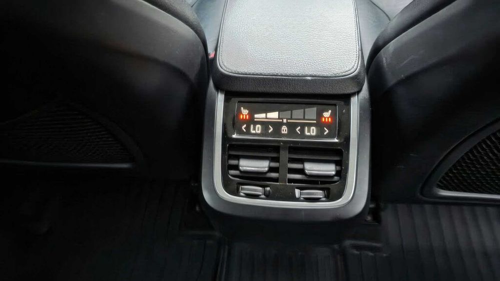 Volvo XC90 T6 Momentum      2019