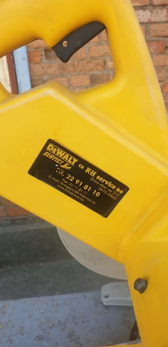 Продам  торцовочную пилу углорез"Dewalt"DW707с протяжкой made in Italy