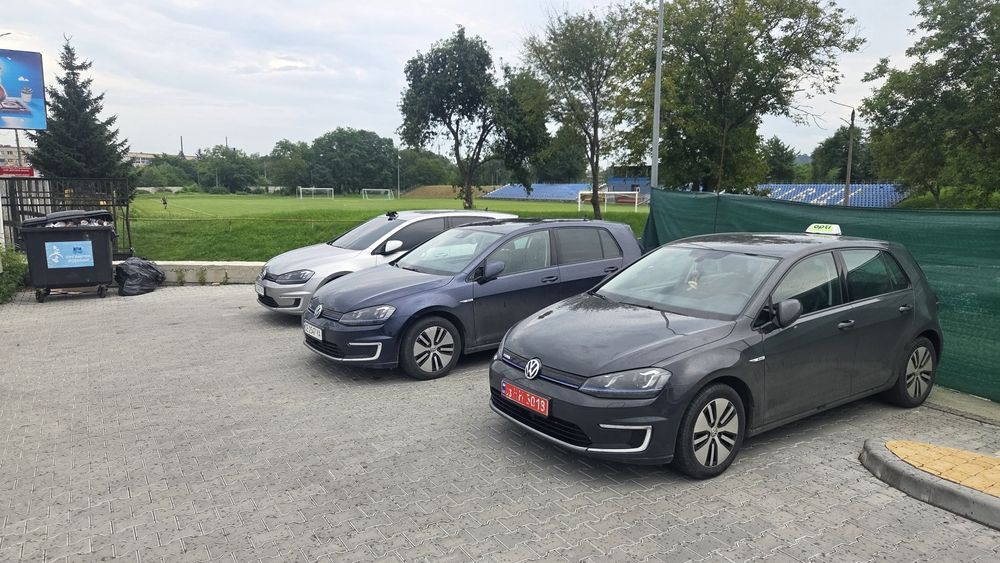 Оренда авто e-golf, citroen c4