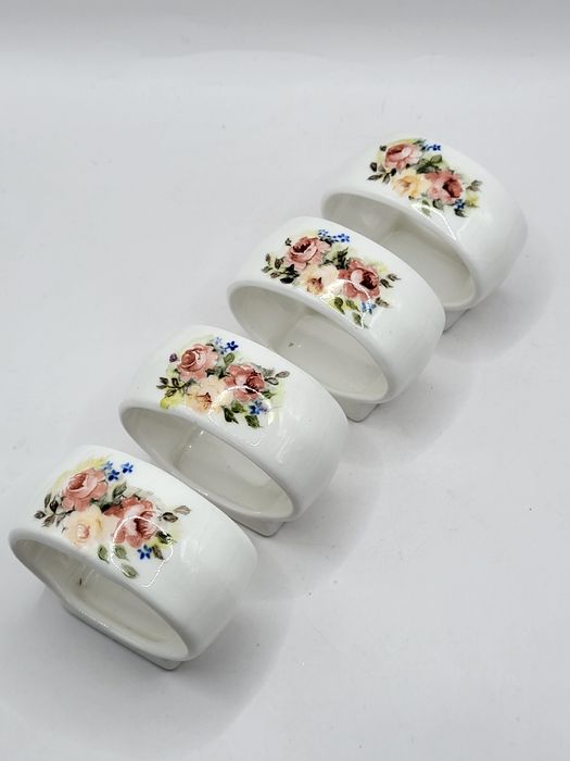 Porcelanowe serwetniki, 4 szt.