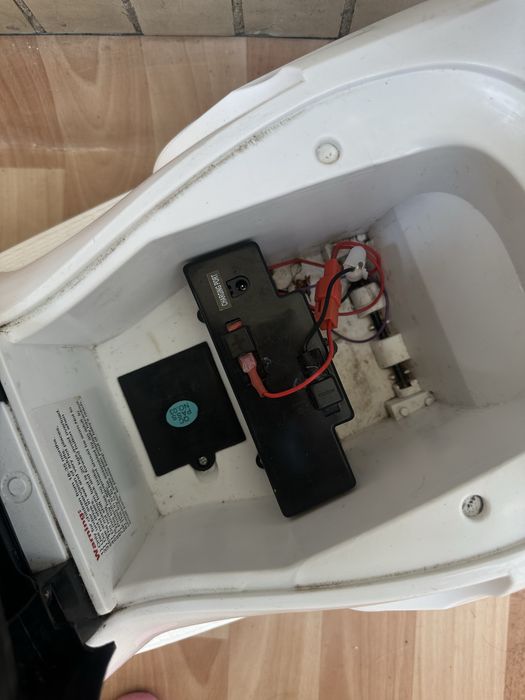 Дитяча машина толокар з батьківською  ручкою на акумуляторі