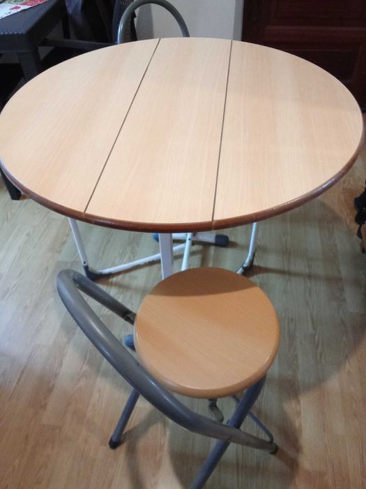 Mesa com 2 cadeiras