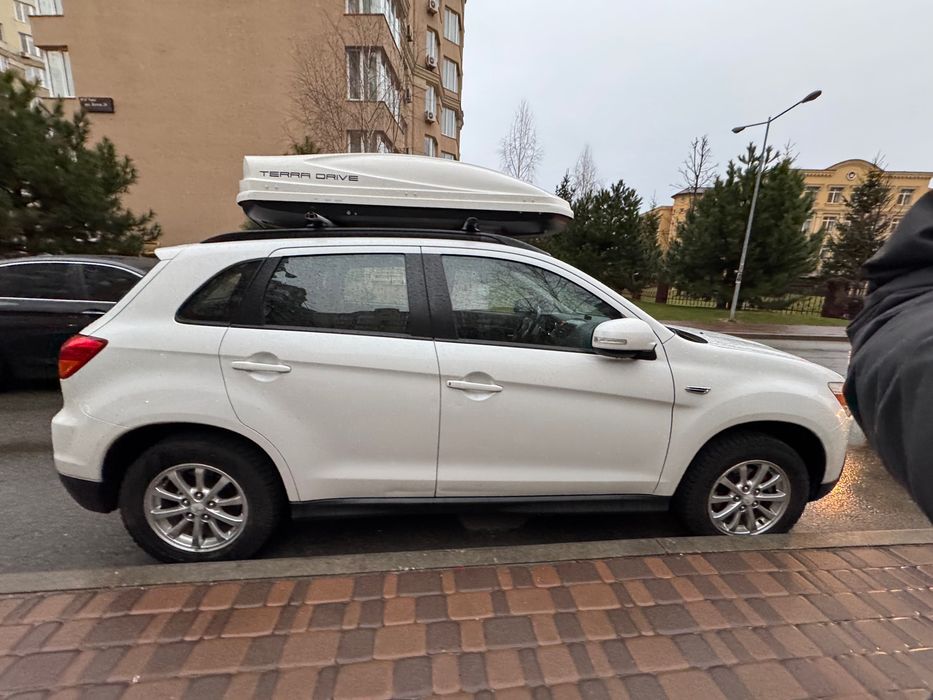 Б/у оригінал багажник Mitsubishi на дах поперечины