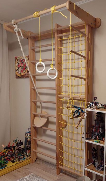 Дитяча спортивна стінка