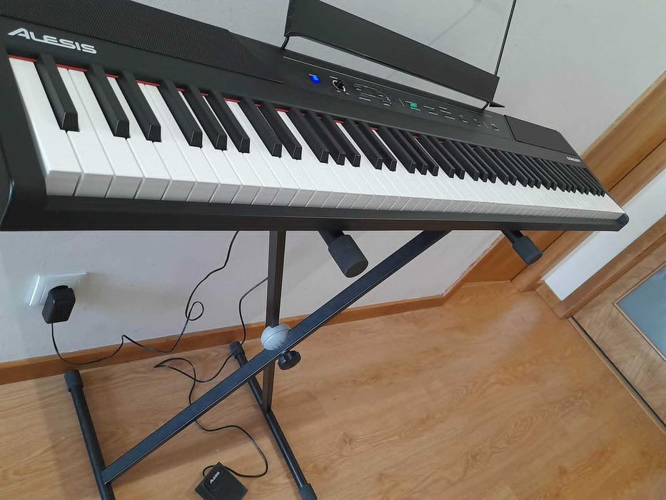 Piano Digital Alesis Concert 88 Teclas + Suporte + Pedal