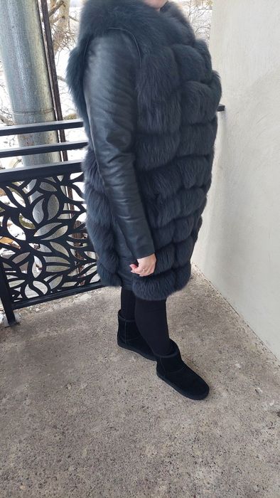 Продам натуральну безрукавку  з "Песця" Розмір 44-46