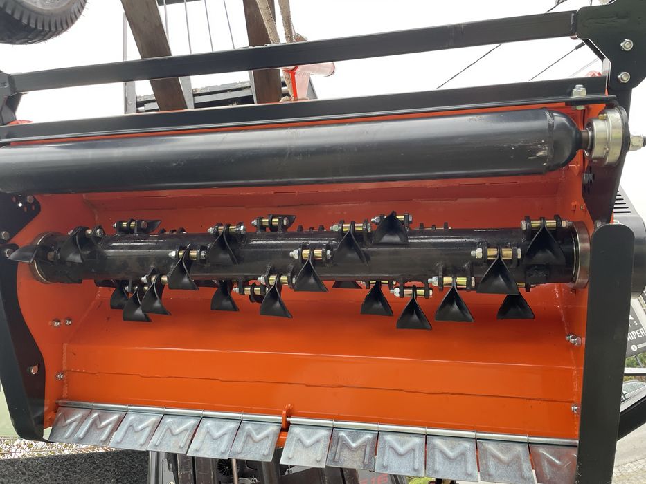 Triturador de martelos rebocavel