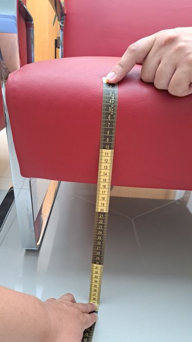 Cadeirão vermelho em pele