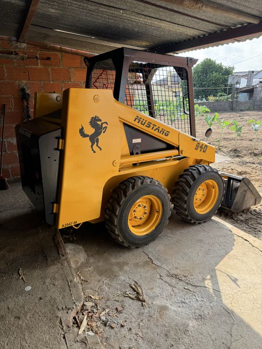Mini pa carregadora Mustang 940