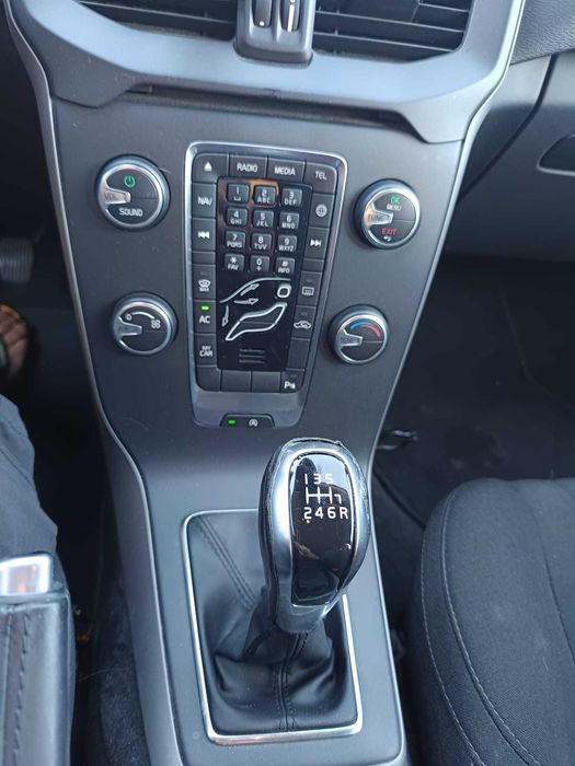 Carro Volvo V40 D2
