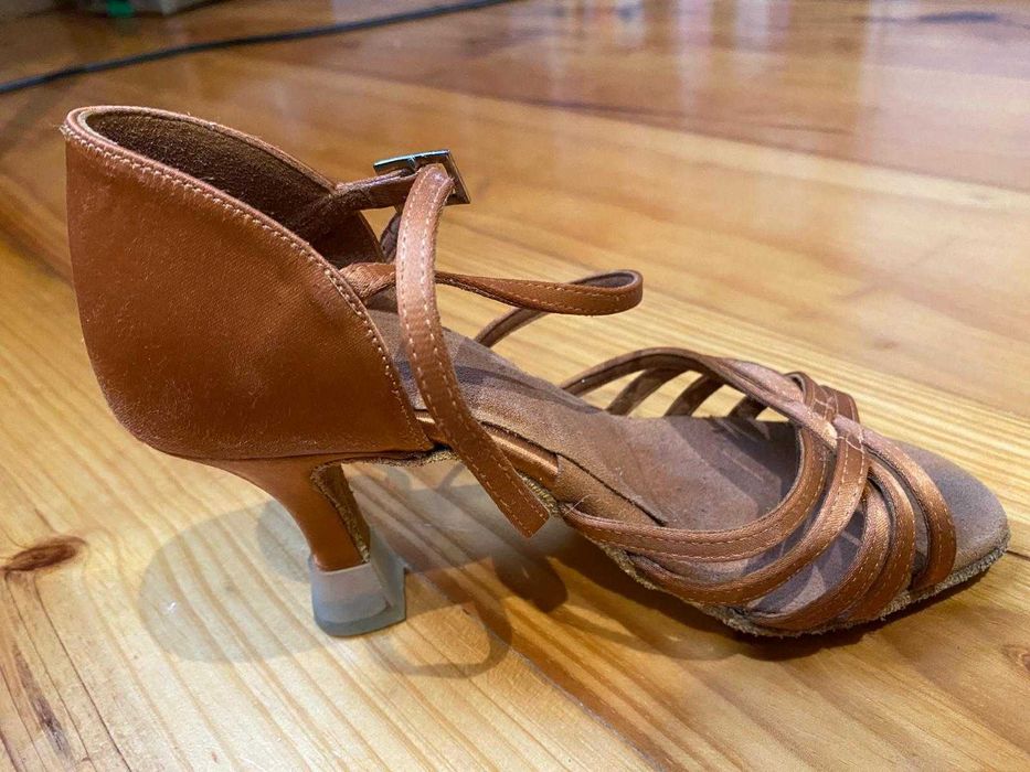 Sapatos de dança International Dance Shoes como novos