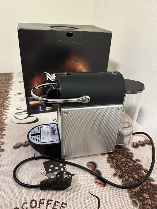 NOVO - Máquina de Café Nespresso Pixie - (nunca usada)