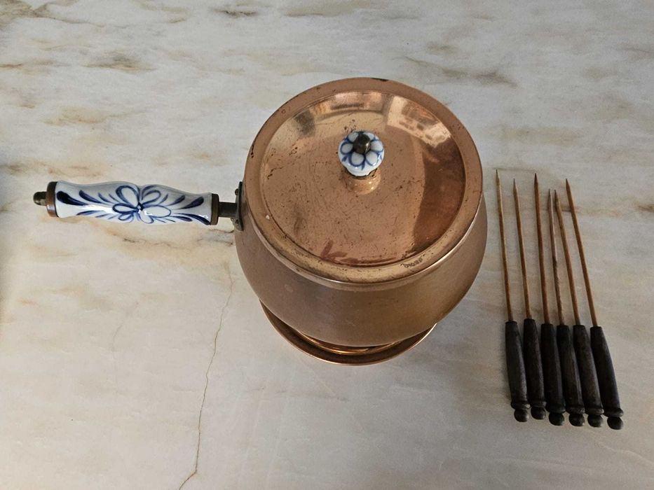 Conjunto de fondue em cobre estanhado com cabo em porcelana - completo