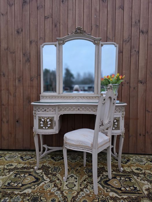 Zabytkowa toaletka Ludwik XVI ecru złoto  krzesło #2164 Stylowy Węgrów