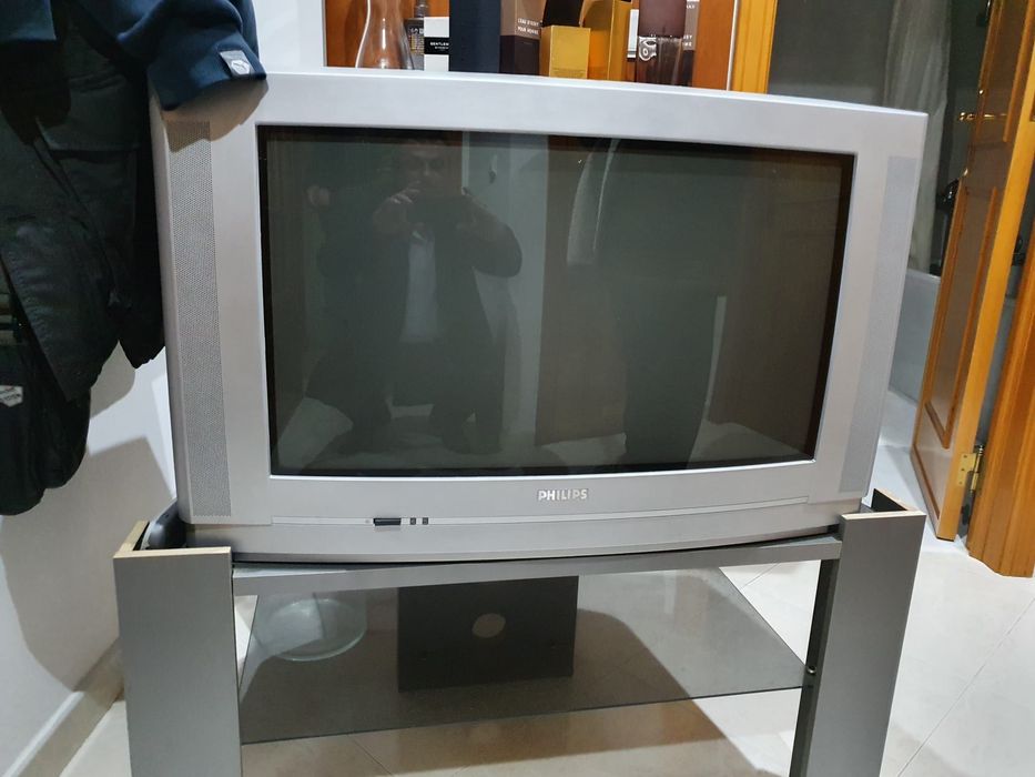 tv philips com móvel
