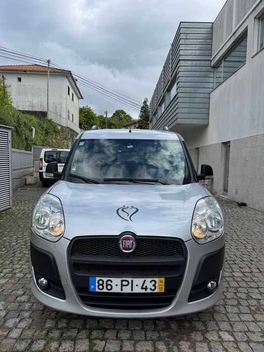 Fiat Doblo com rampa para cadeira de rodas