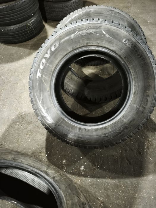 Шини резина зима 265/65 R17 Toyo observe g3-ice