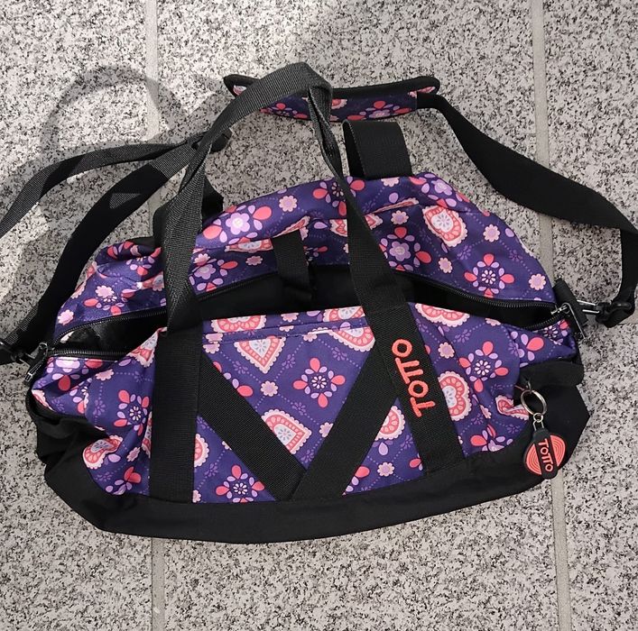 Mochila e malote da marca totto como novos