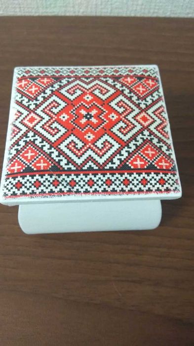 Маленька скриня, розмір 8*8*6см