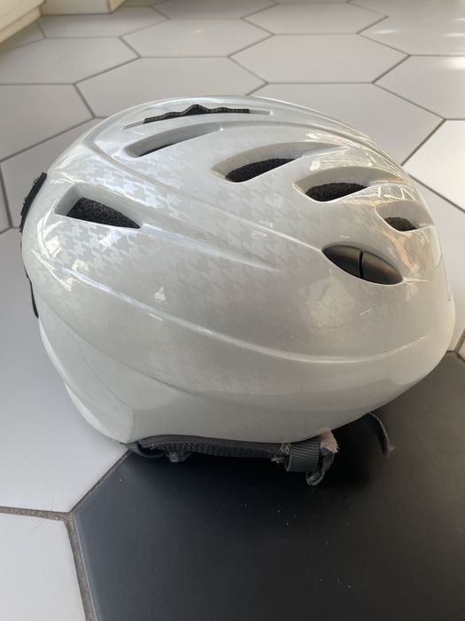 Kask narciarski IQ rozmiar 56 - 58 cm.