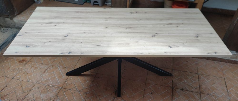 Mesa com pernas aço