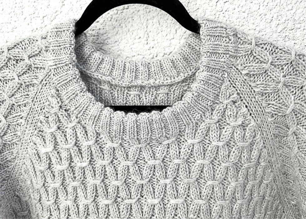 Sweter robiony ręcznie