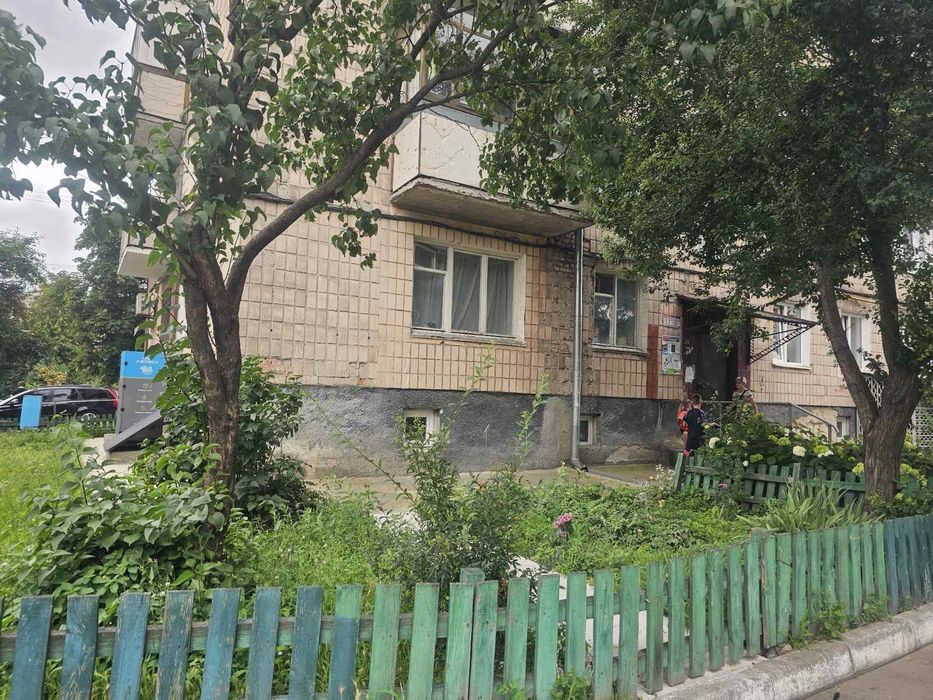 Продаж 2 кім. квартири пр. Відродження, під комерційну діяльність!