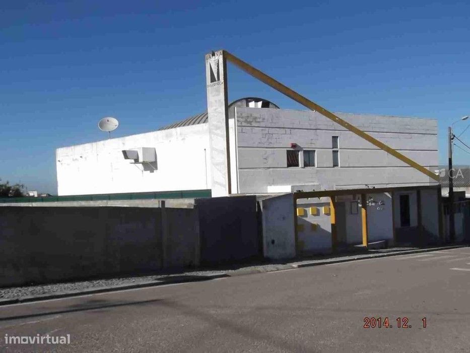 Prédio urbano destinado a comércio