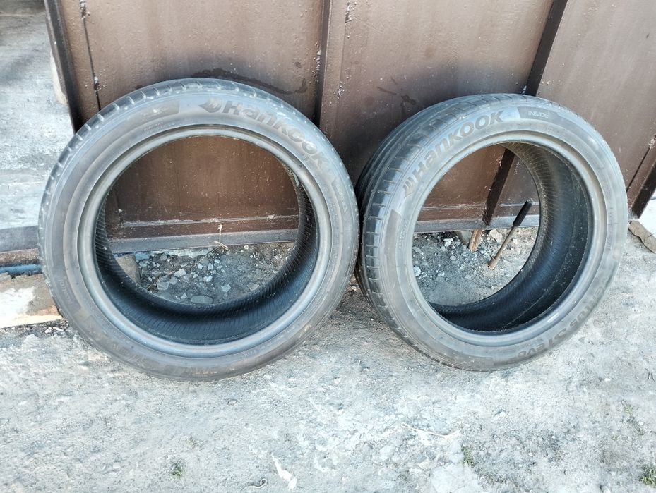 Продам шини хенкок 235 45 ZR17  2 шт.