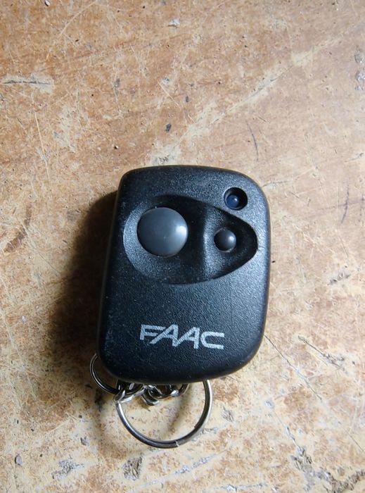 Piloty do bramy FAAC