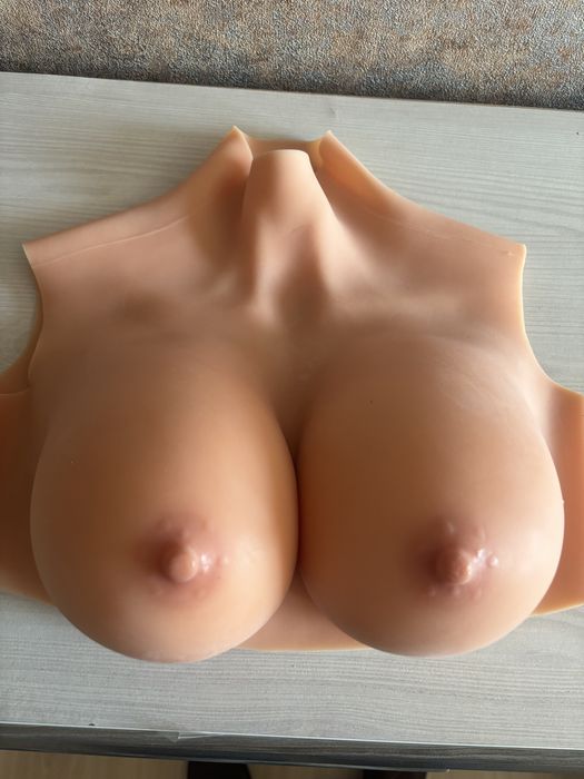 Sztuczne piersi crossdresser proteza nowe