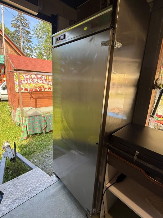Przyczepa gastronomiczna z wyposażeniem