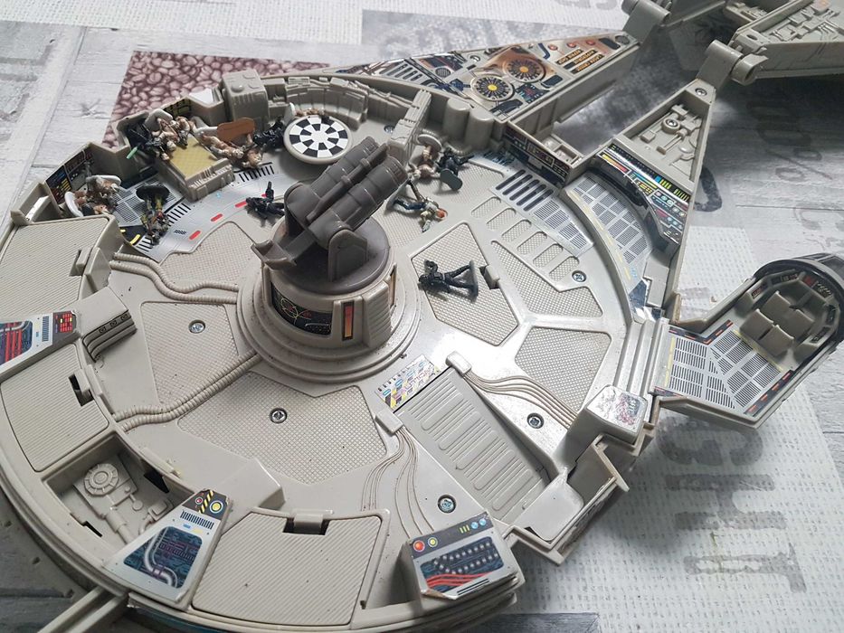 Nave Falcon star wars lucas film de 1995