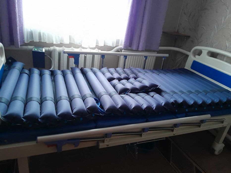 механічне медичне фунуціональне ліжко з туалетом MED1-C15