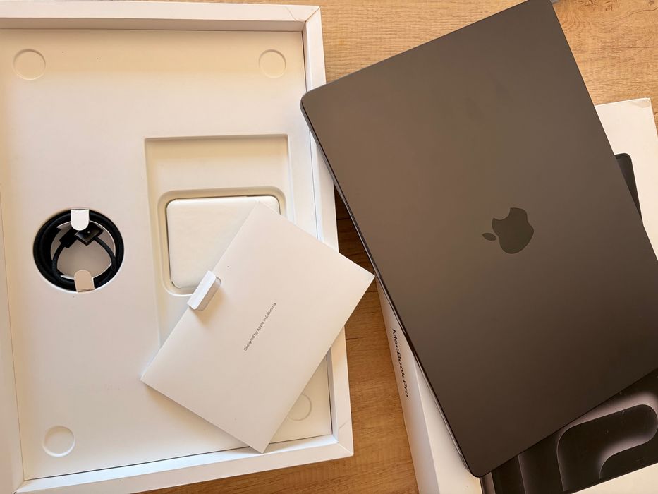 Nowy MacBook Pro 16” M4 Max | 36 GB RAM | 1 TB SSD | AppleCare+
