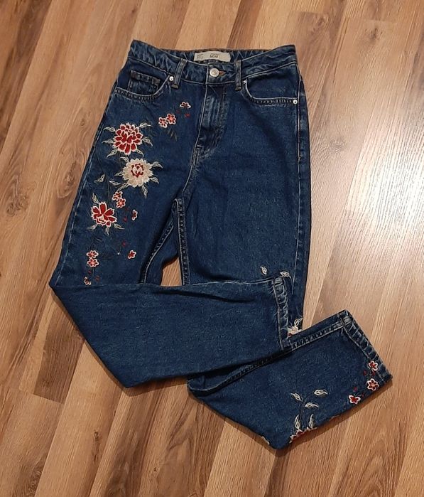 Topshop Mom_ spodnie jeansowe z haftem W25