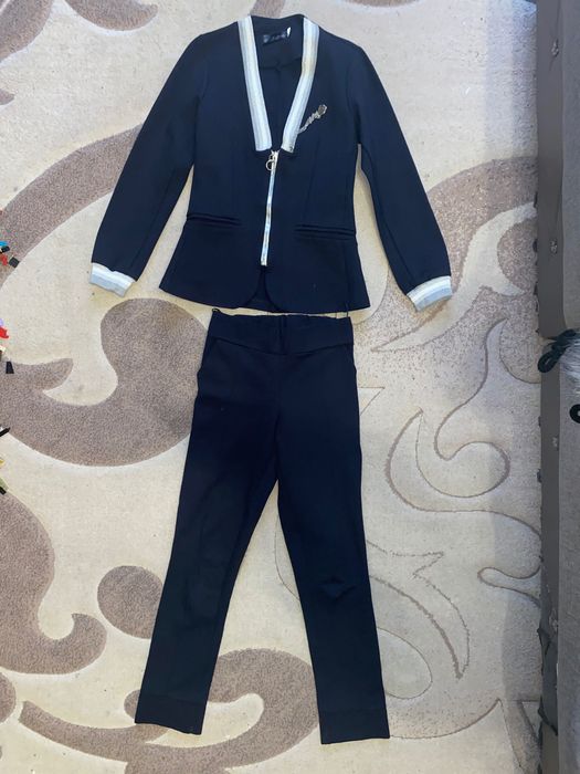 Костюм на дівчину 7-9 р(140)