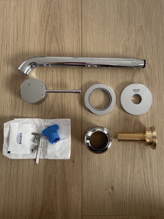Bateria umywalkowa GROHE Essence L Chrom