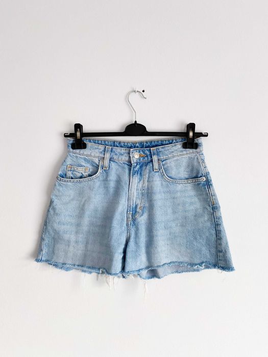 Jasnoniebieskie szorty jeansowe z wysokim stanem H&M