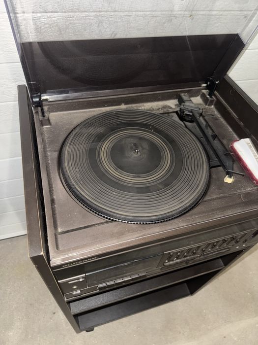 Radio cassete e leitor de vinil