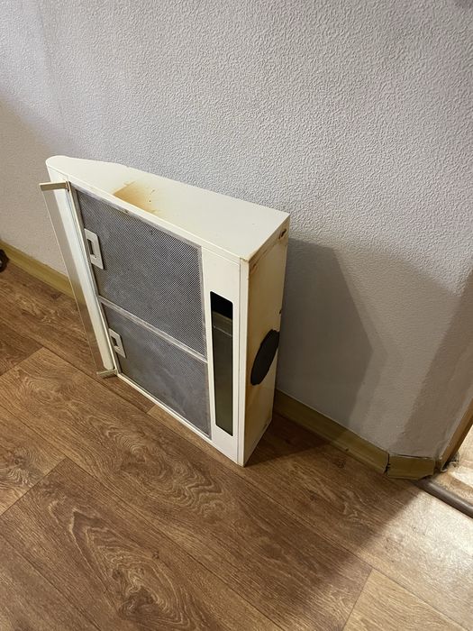 Продам не робочу кухонну витяжку електричну. Бу.