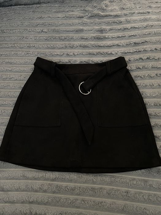 Жіноча чорна юбка Bershka